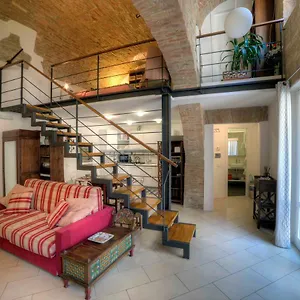 Appartamento Stilnuovo Charming In Siena's Historic Center, Very Close To Piazza Del Campo, Siena
