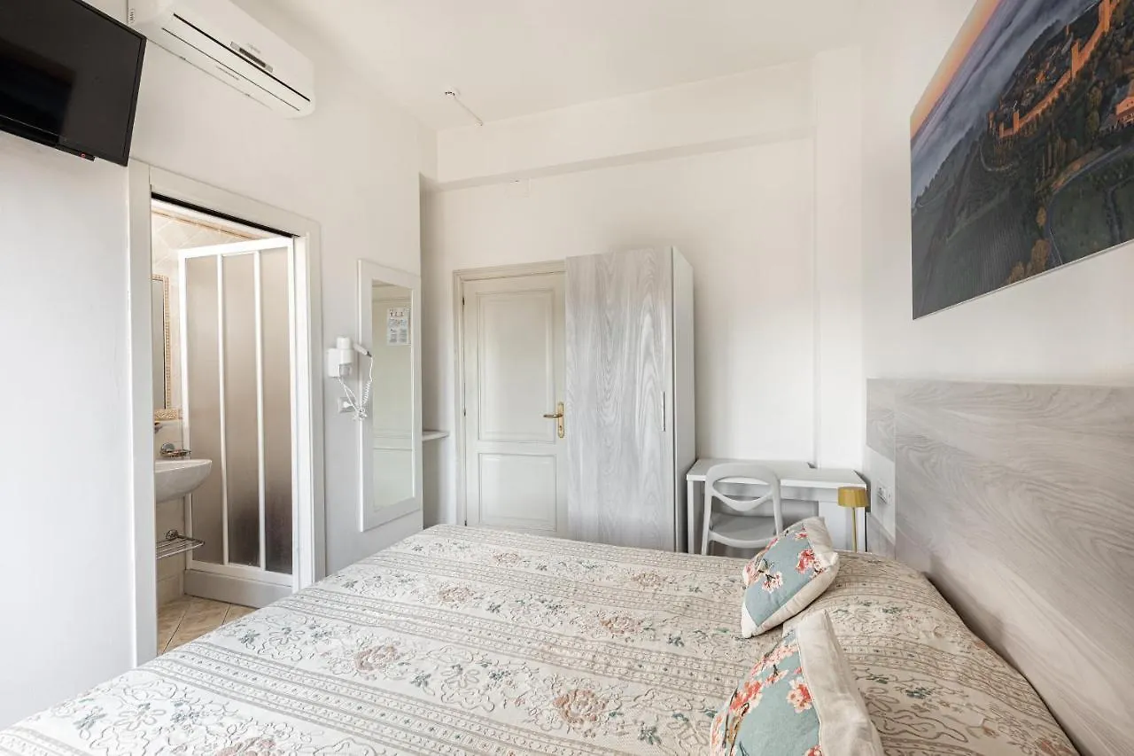 סיינה Hotel Minerva