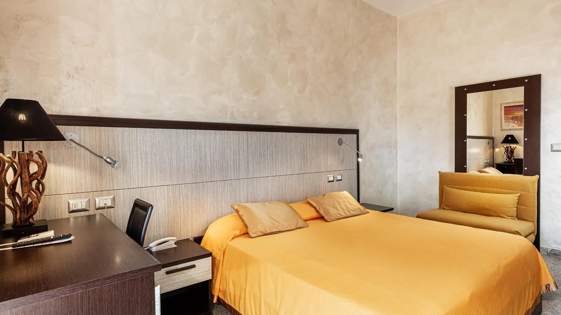 סיינה Hotel Minerva